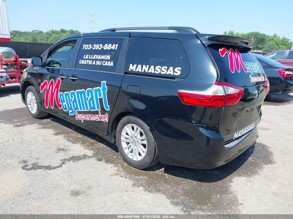 2017 TOYOTA SIENNA XLE 8 PASSENGER — I3