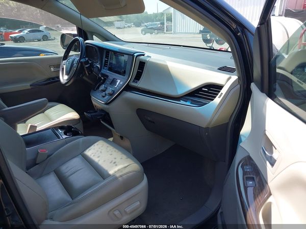 2017 TOYOTA SIENNA XLE 8 PASSENGER — I5
