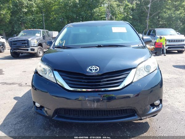 2017 TOYOTA SIENNA XLE 8 PASSENGER — I115
