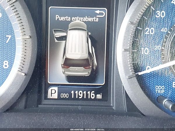 2017 TOYOTA SIENNA XLE 8 PASSENGER — I118