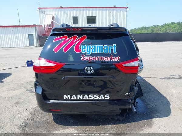 2017 TOYOTA SIENNA XLE 8 PASSENGER — I119