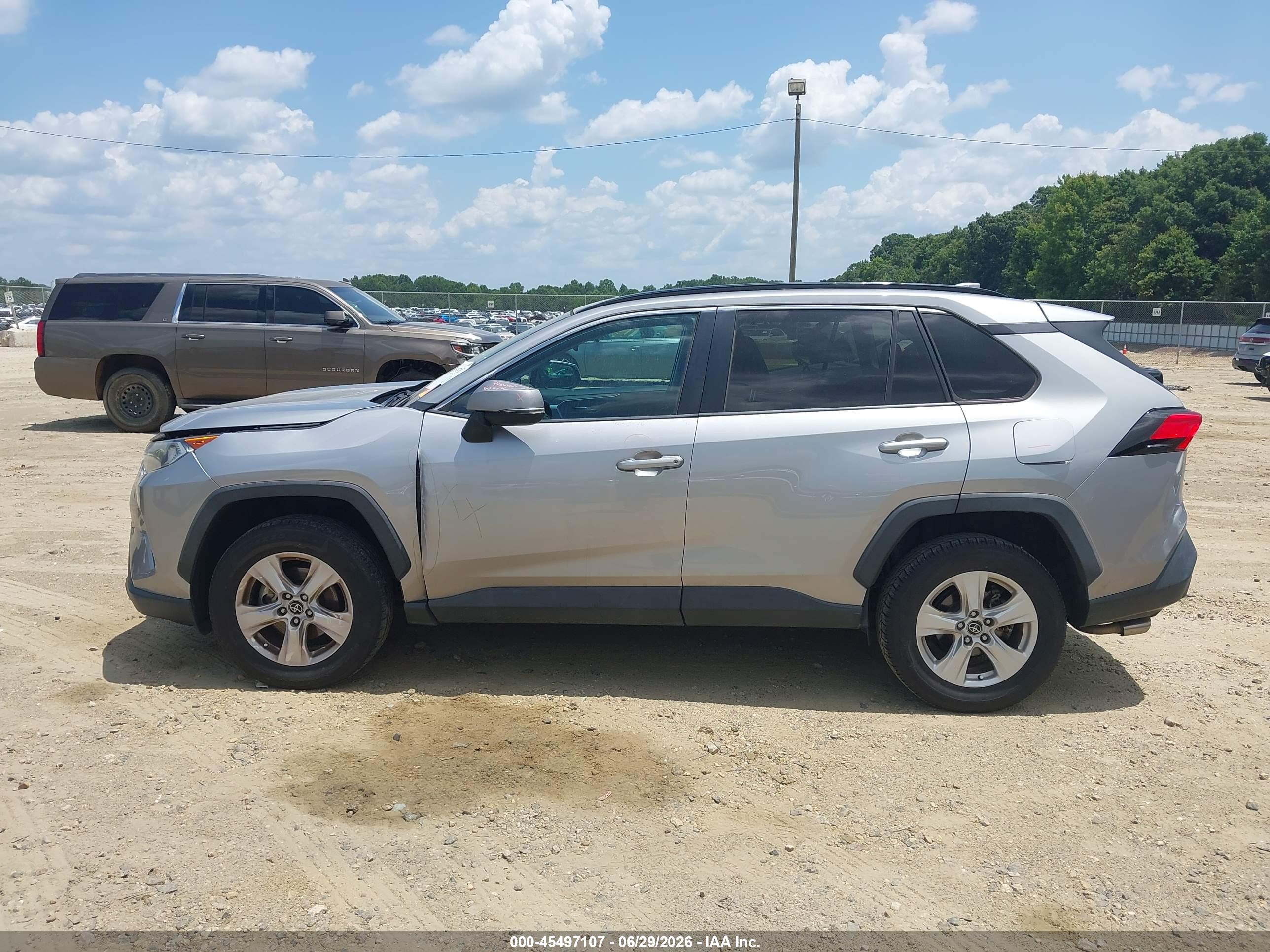 2020 TOYOTA RAV4 XLE