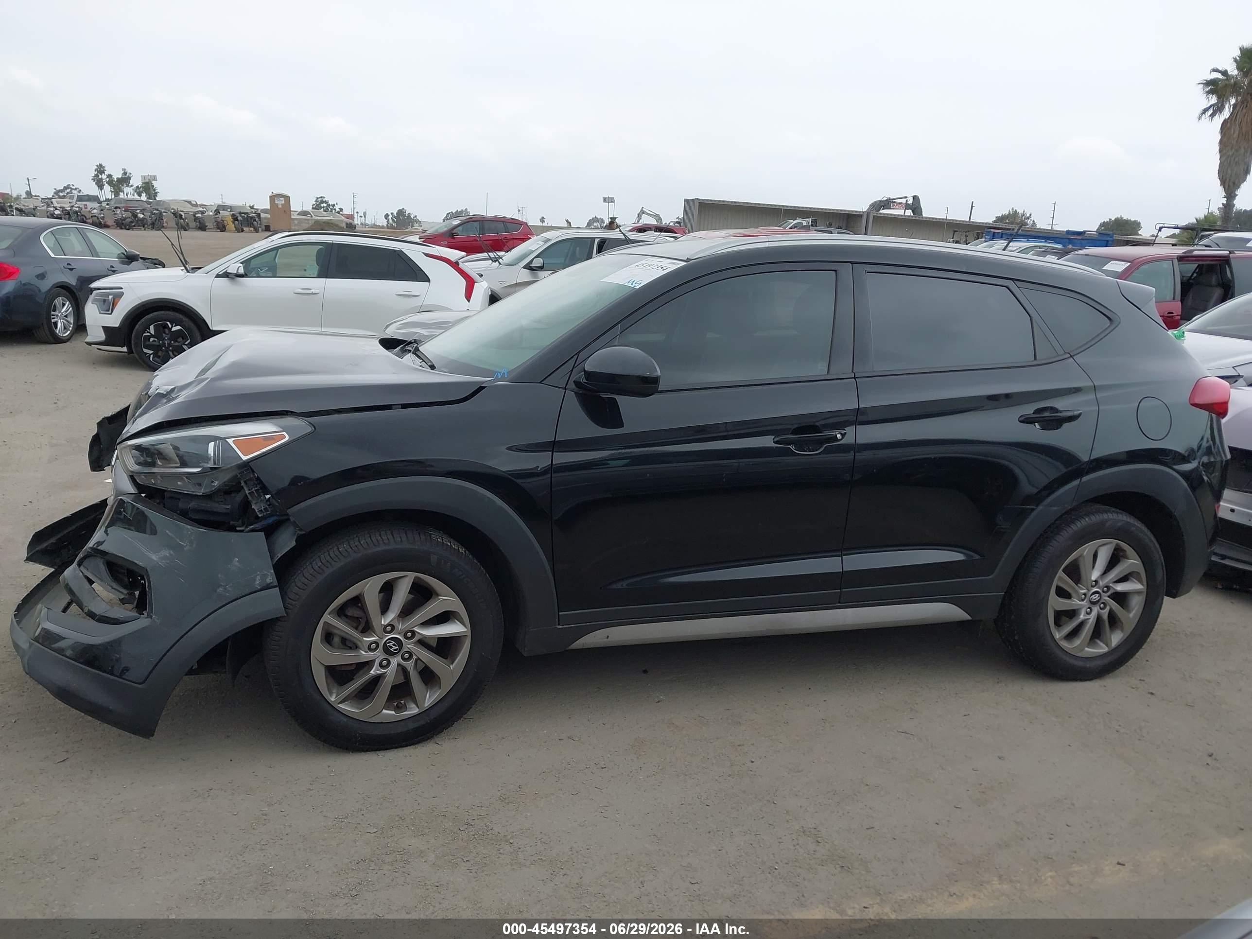 2017 HYUNDAI TUCSON SE