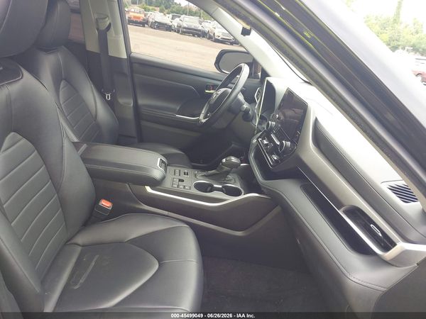 2024 TOYOTA HIGHLANDER XLE