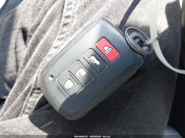 2018 TOYOTA RAV4 SE
