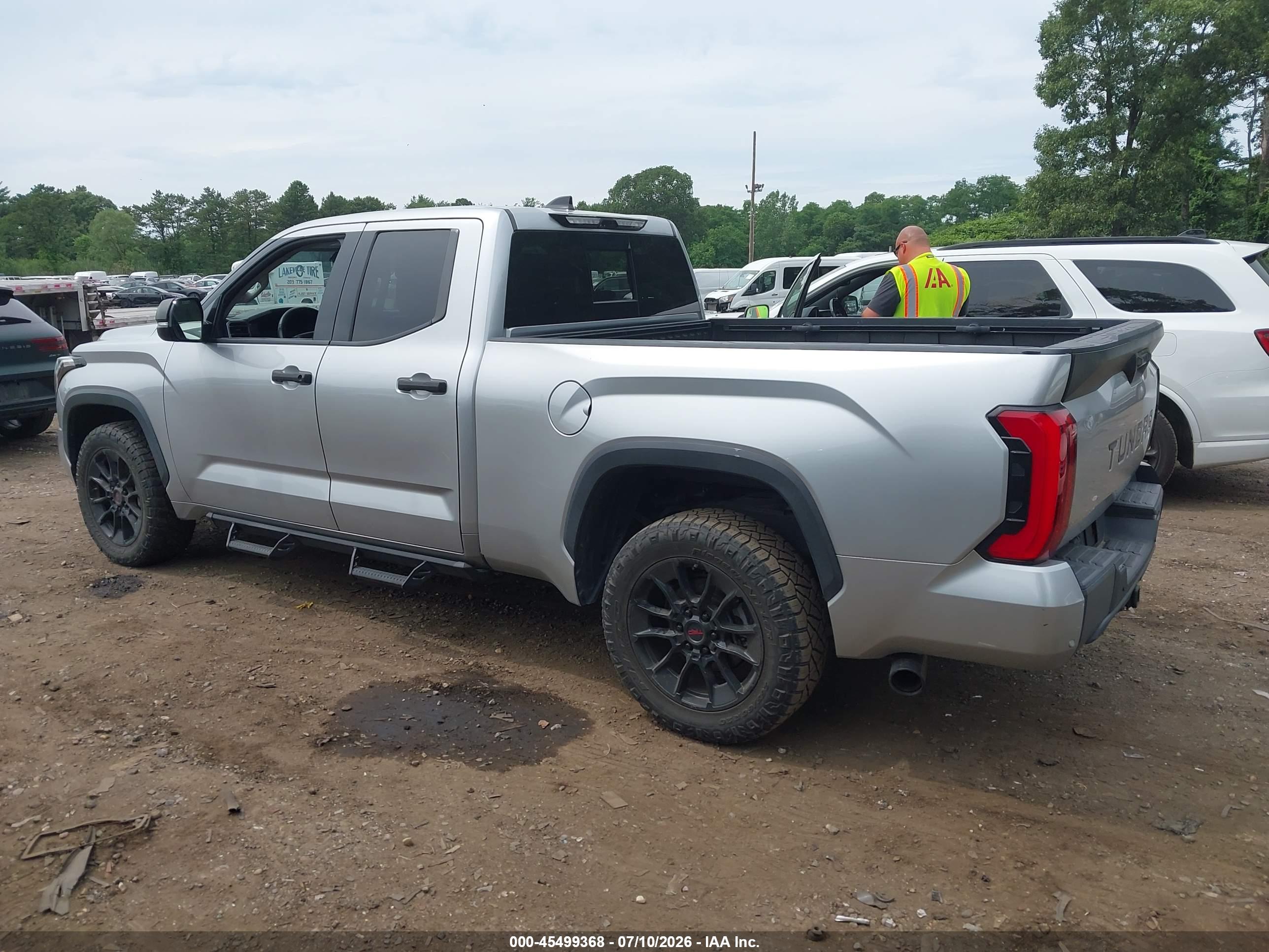 2023 TOYOTA TUNDRA SR5