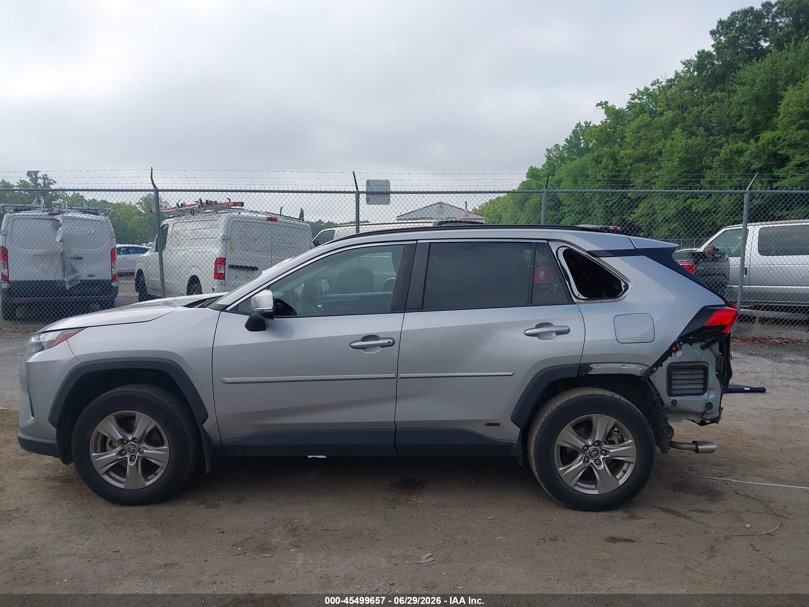 2022 TOYOTA RAV4 HYBRID XLE