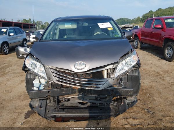2014 TOYOTA SIENNA XLE/LIMITED