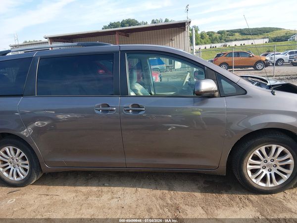 2014 TOYOTA SIENNA XLE/LIMITED
