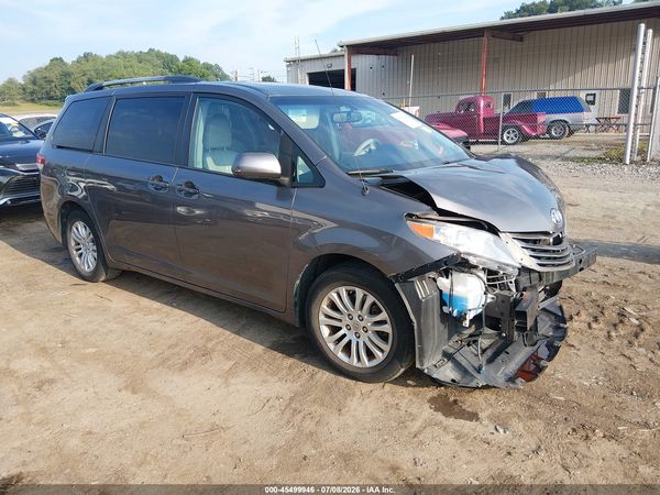 2014 TOYOTA SIENNA XLE/LIMITED