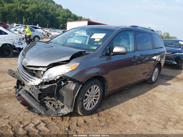 2014 TOYOTA SIENNA XLE/LIMITED