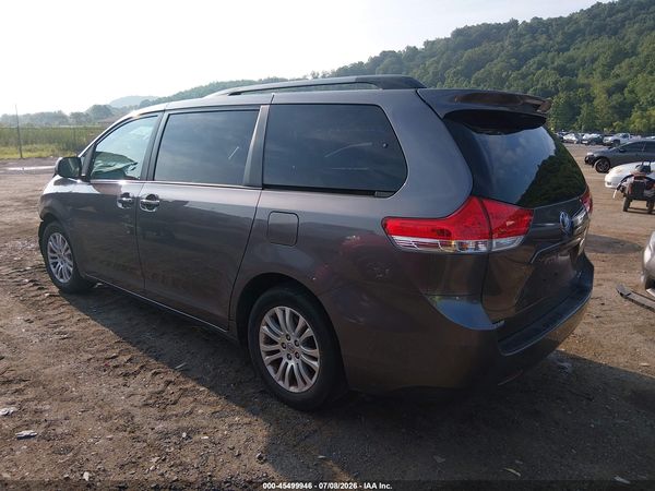 2014 TOYOTA SIENNA XLE/LIMITED