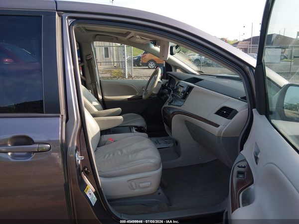 2014 TOYOTA SIENNA XLE/LIMITED