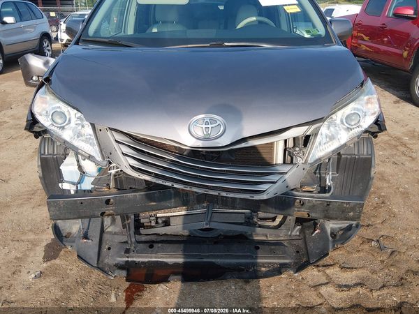 2014 TOYOTA SIENNA XLE/LIMITED