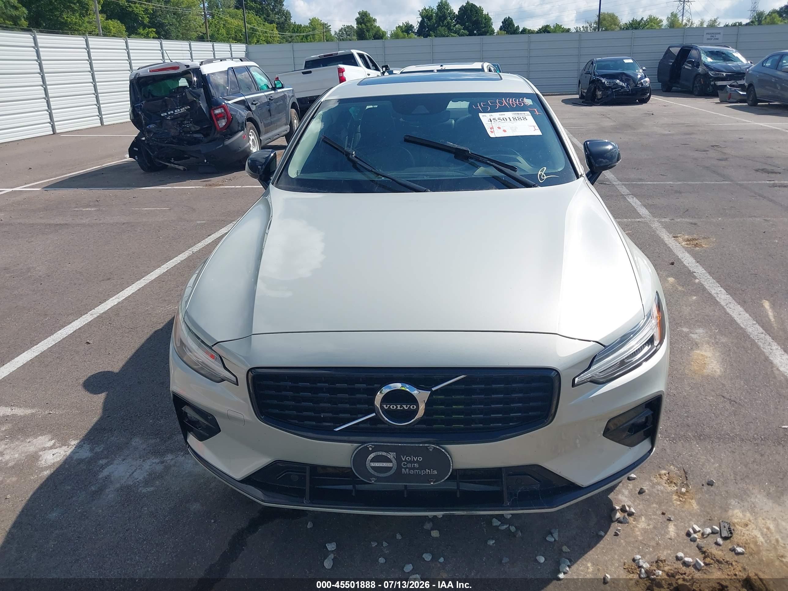 2021 VOLVO S60 T5 MOMENTUM