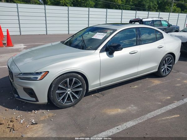 2021 VOLVO S60 T5 MOMENTUM