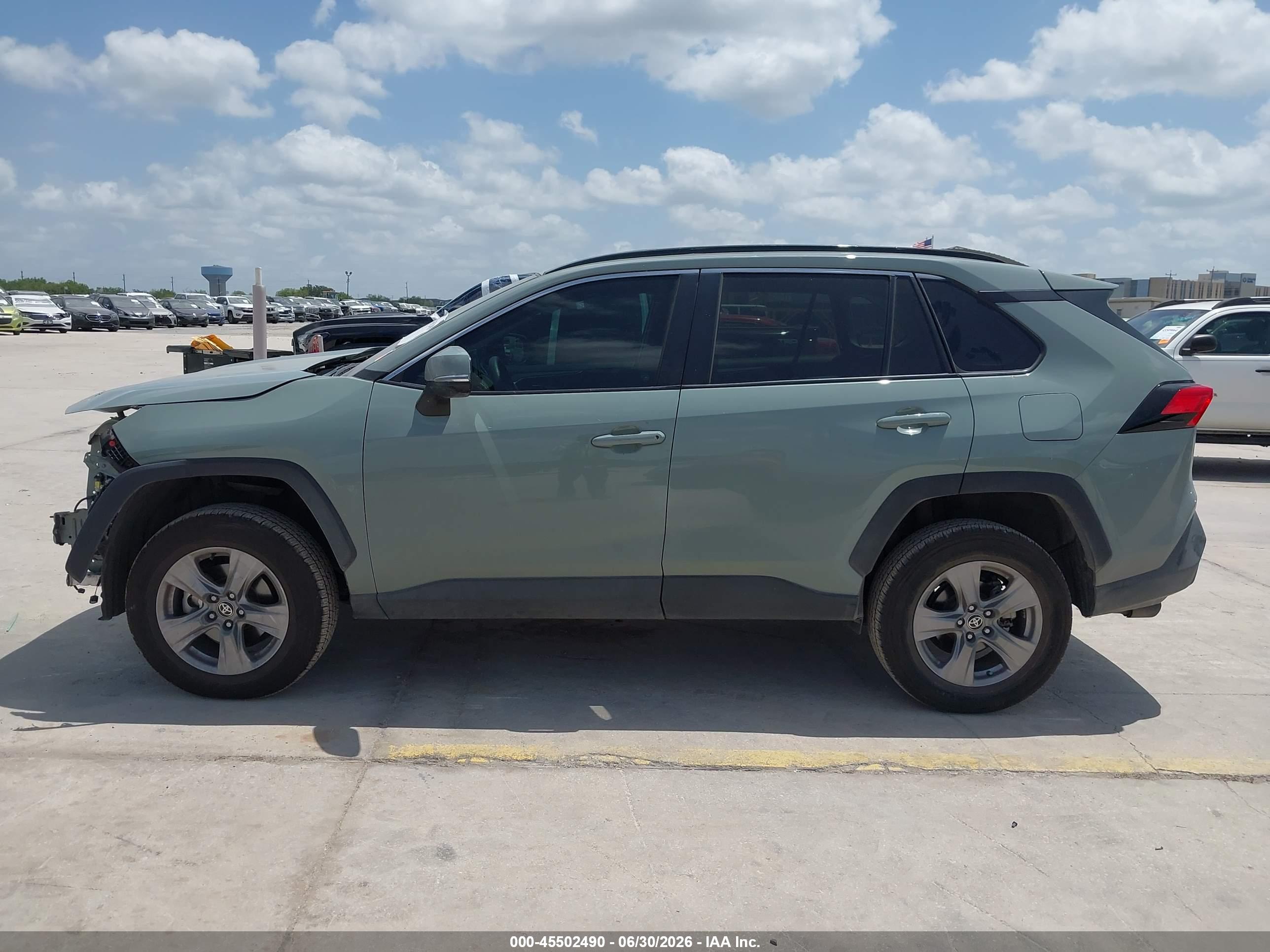 2022 TOYOTA RAV4 XLE