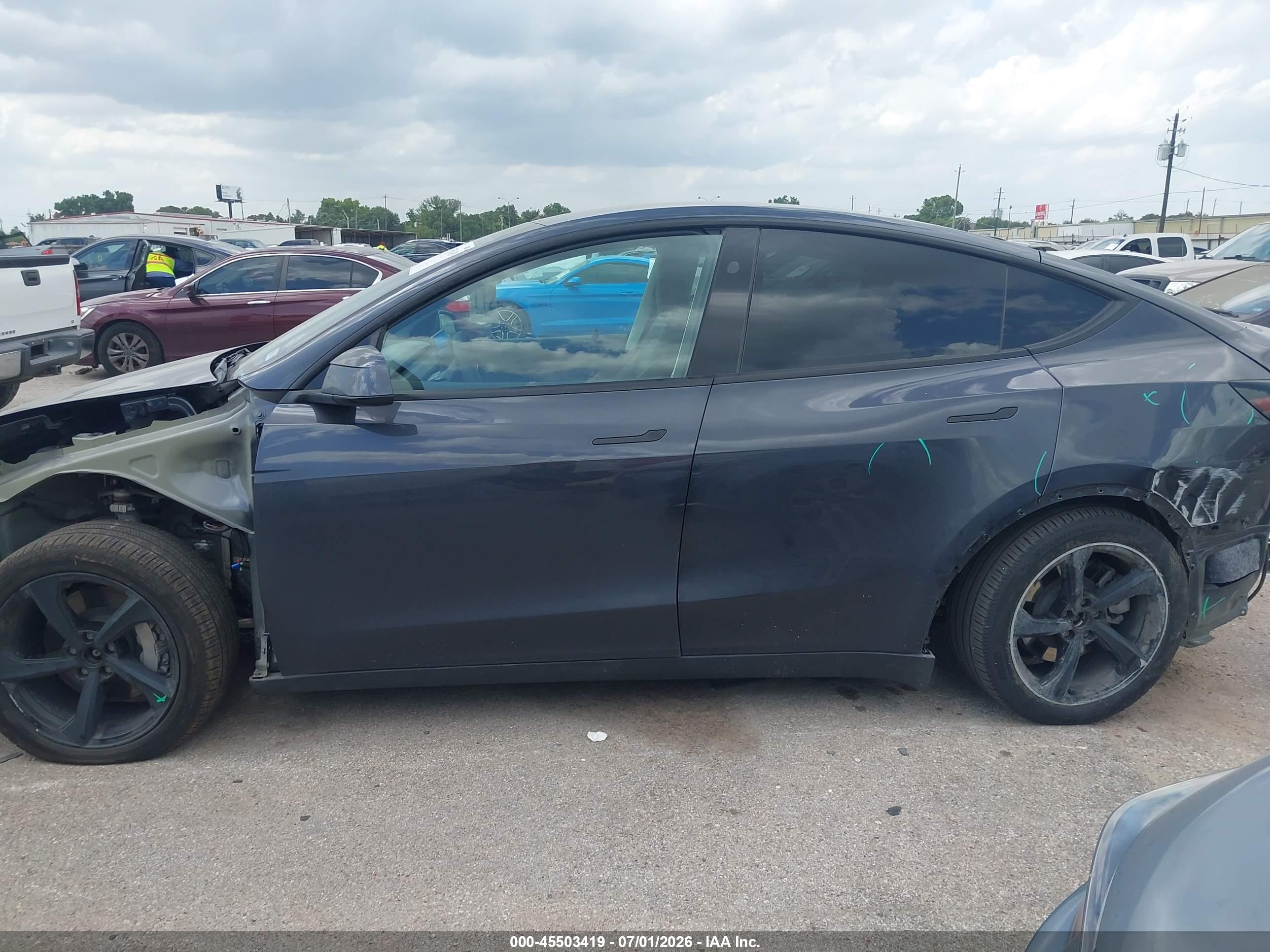 2026 TESLA MODEL Y