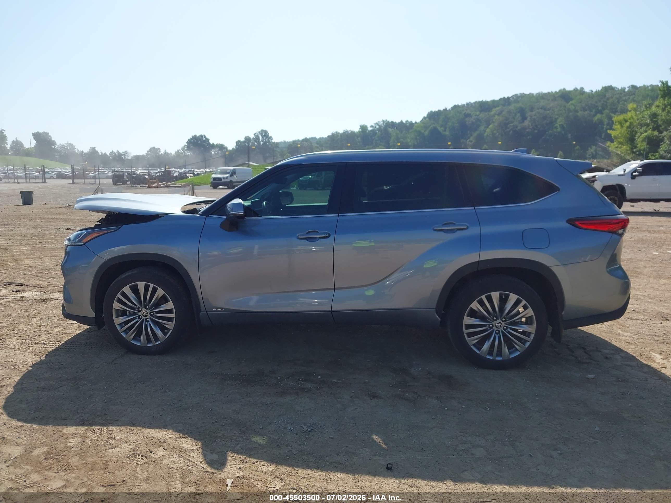 2022 TOYOTA HIGHLANDER HYBRID PLATINUM