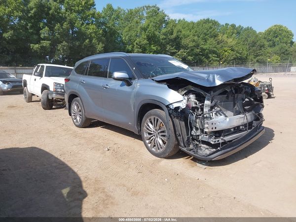 2022 TOYOTA HIGHLANDER HYBRID PLATINUM