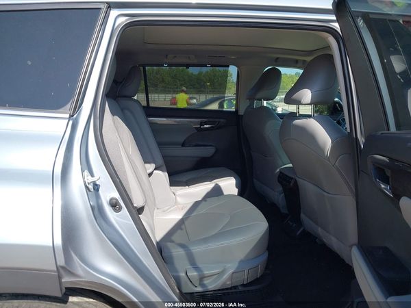 2022 TOYOTA HIGHLANDER HYBRID PLATINUM
