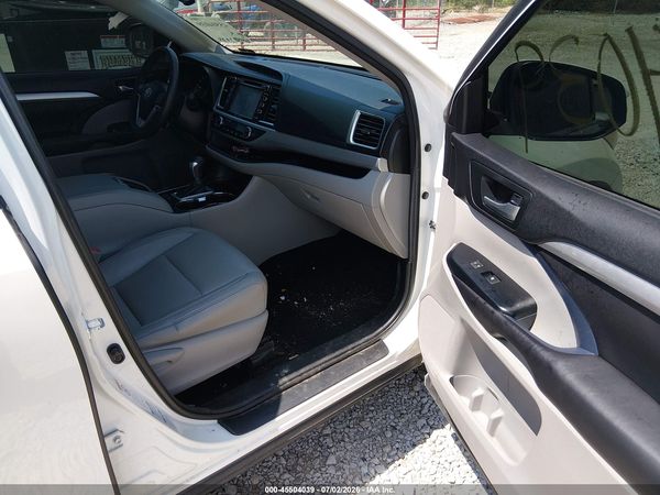 2016 TOYOTA HIGHLANDER XLE V6