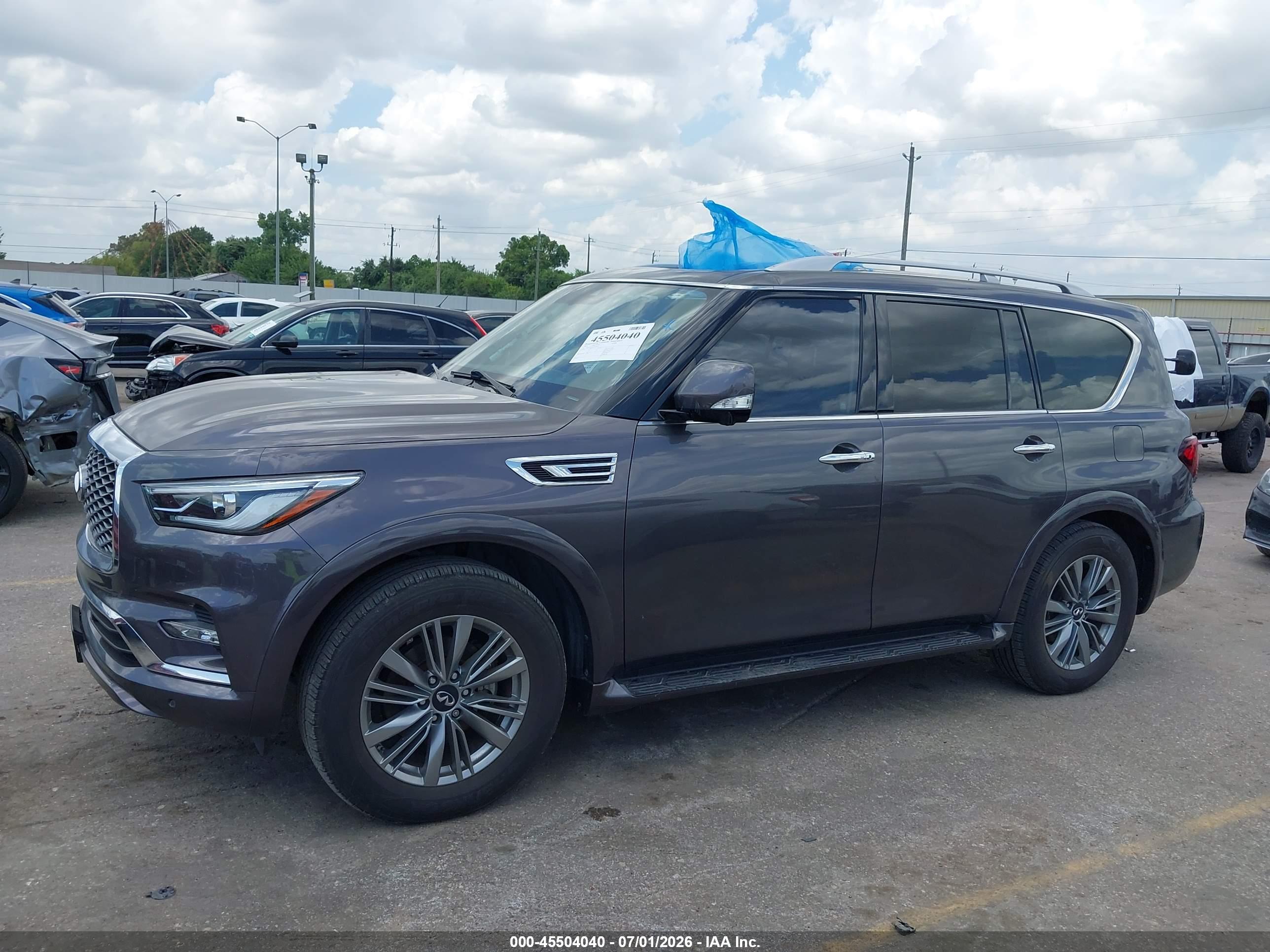 2022 INFINITI QX80 LUXE AWD