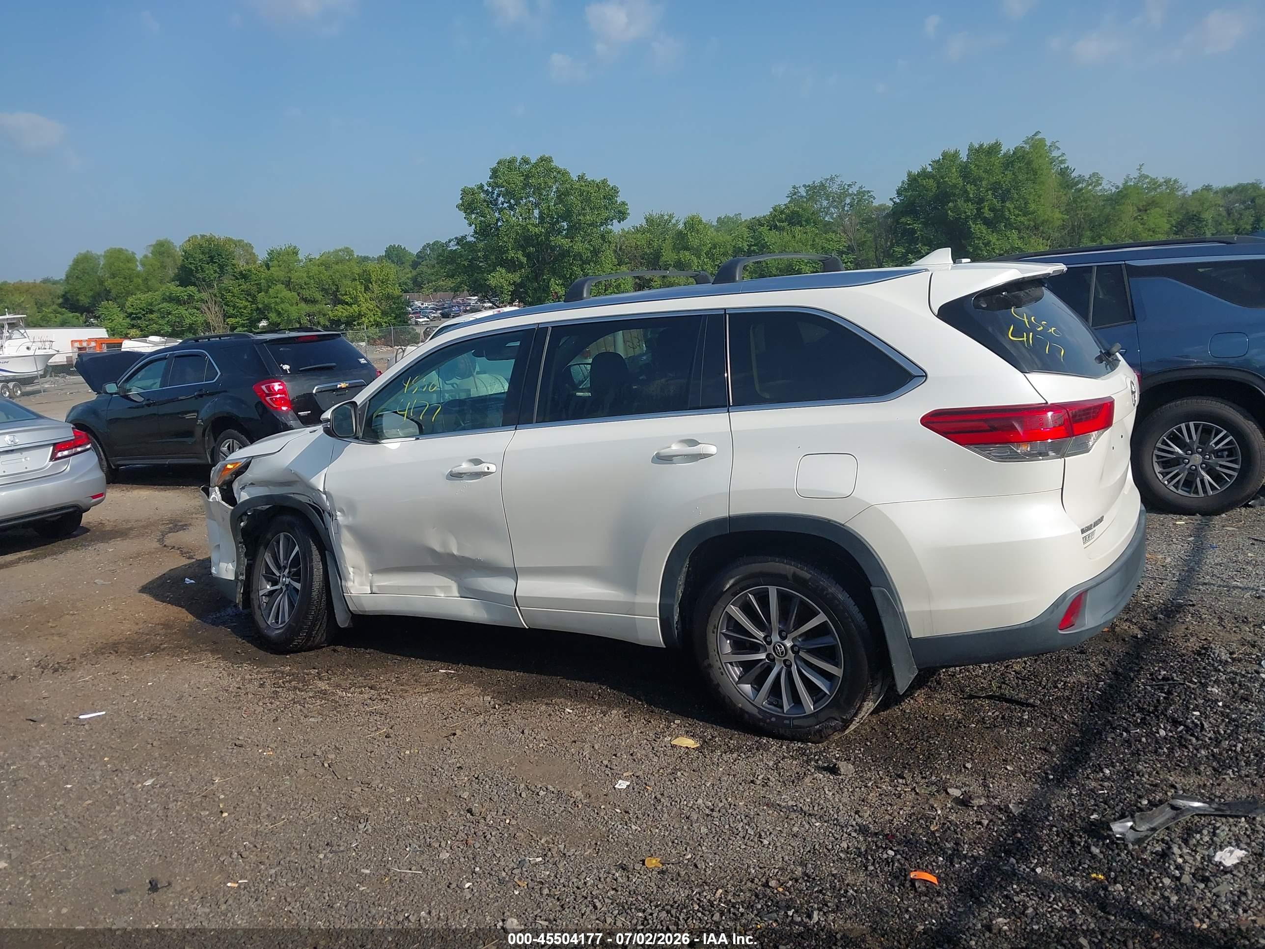 2017 TOYOTA HIGHLANDER XLE