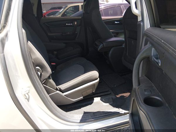 2016 CHEVROLET TRAVERSE LT — I8