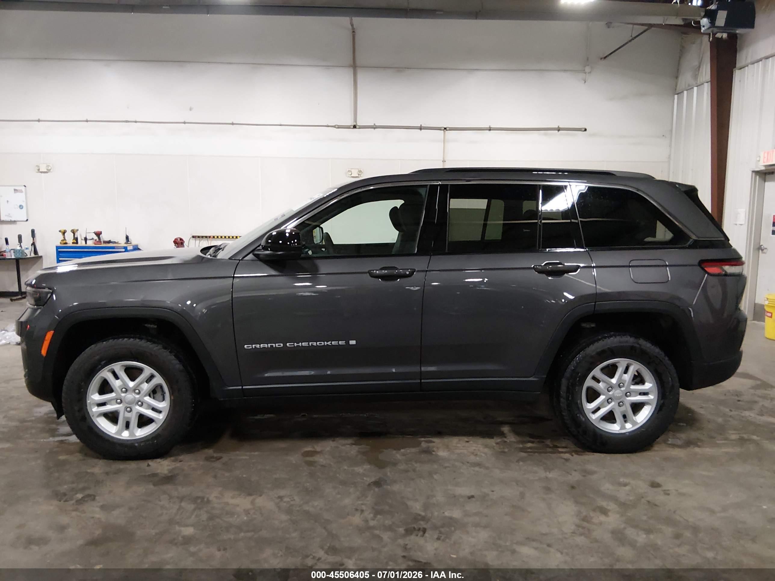 2024 JEEP GRAND CHEROKEE LAREDO 4X4