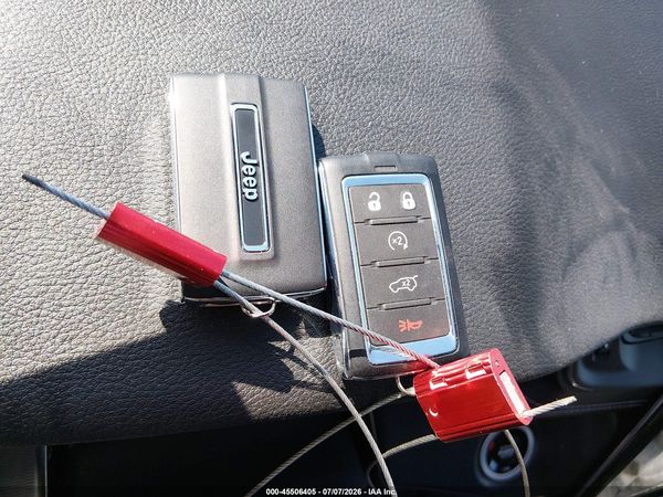2024 JEEP GRAND CHEROKEE LAREDO 4X4
