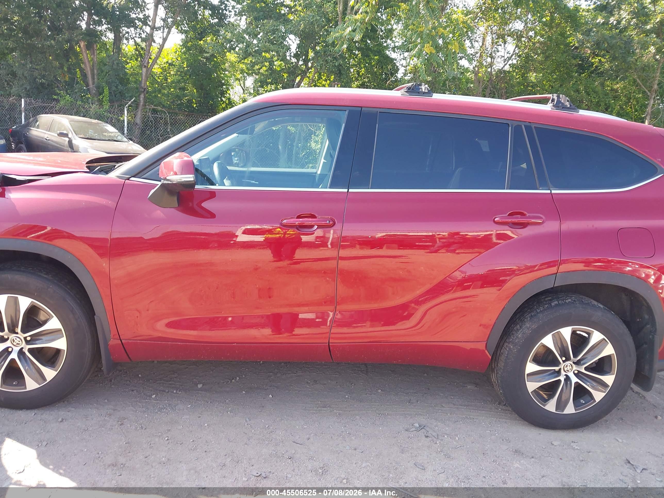 2022 TOYOTA HIGHLANDER XLE