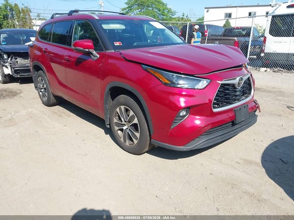 2022 TOYOTA HIGHLANDER XLE