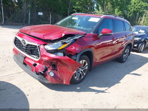 2022 TOYOTA HIGHLANDER XLE