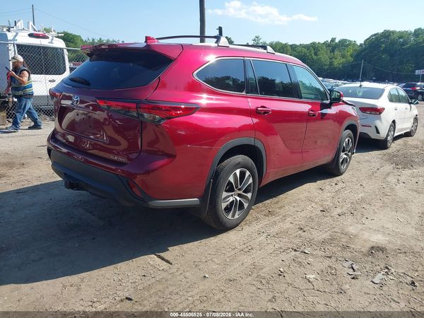 2022 TOYOTA HIGHLANDER XLE