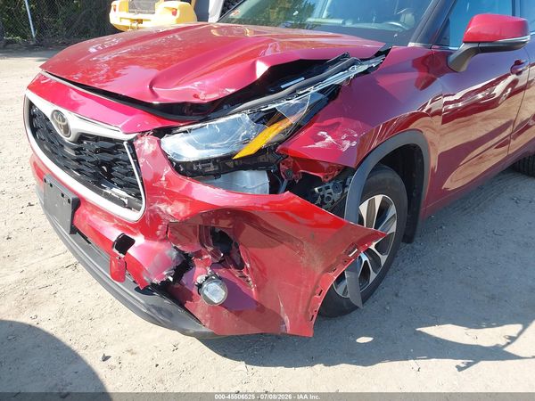 2022 TOYOTA HIGHLANDER XLE