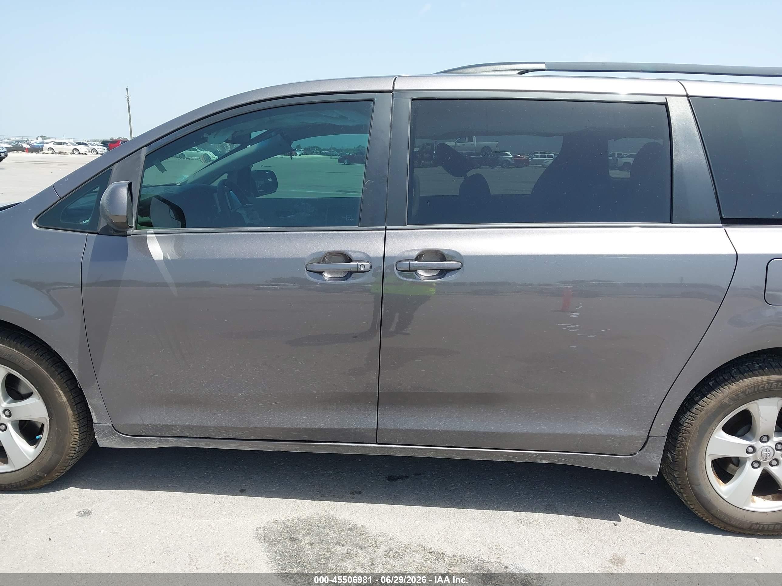 2017 TOYOTA SIENNA LE 8 PASSENGER