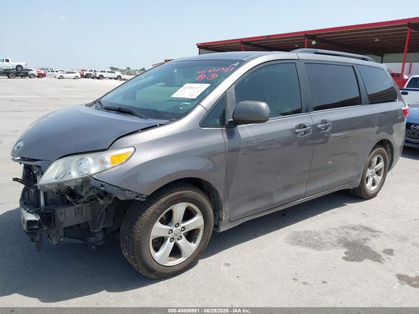 2017 TOYOTA SIENNA LE 8 PASSENGER