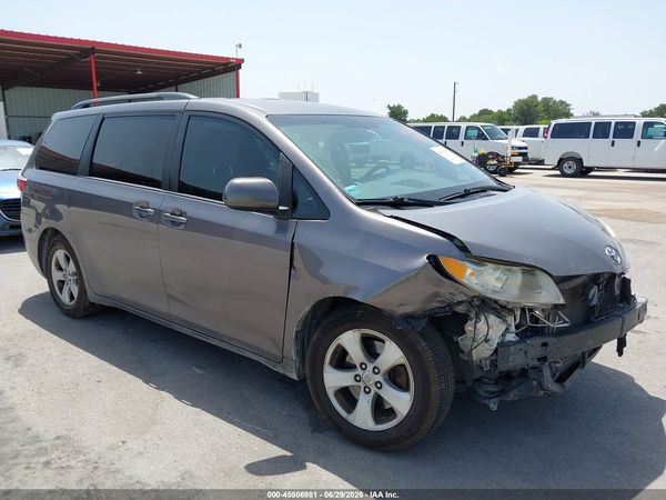 2017 TOYOTA SIENNA LE 8 PASSENGER