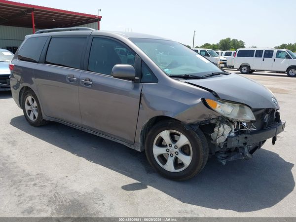 2017 TOYOTA SIENNA LE 8 PASSENGER