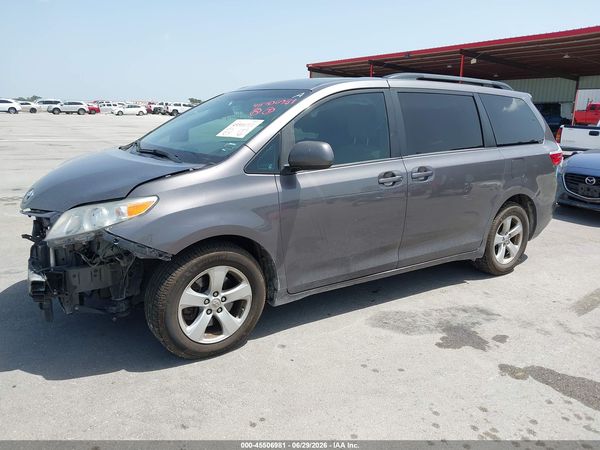 2017 TOYOTA SIENNA LE 8 PASSENGER
