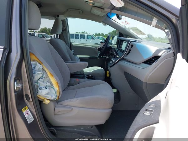 2017 TOYOTA SIENNA LE 8 PASSENGER