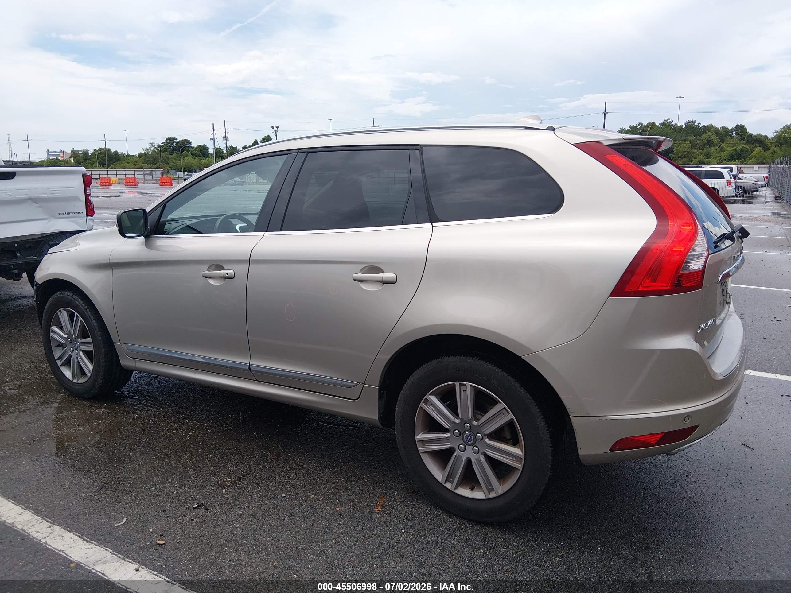 2017 VOLVO XC60 T5 INSCRIPTION