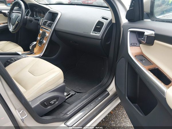 2017 VOLVO XC60 T5 INSCRIPTION