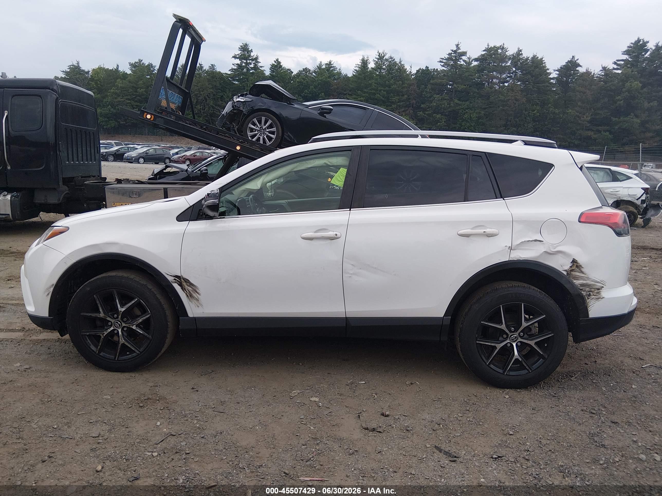 2017 TOYOTA RAV4 SE