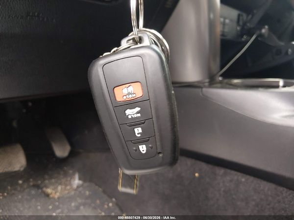 2017 TOYOTA RAV4 SE