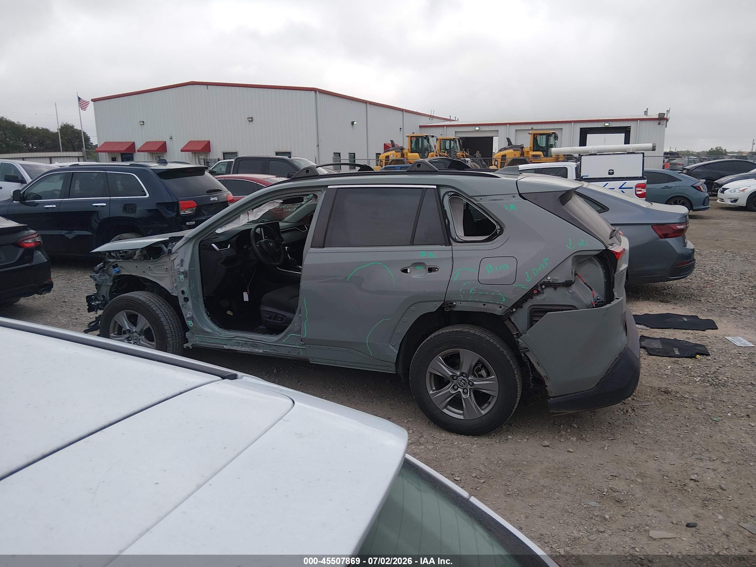2023 TOYOTA RAV4 XLE