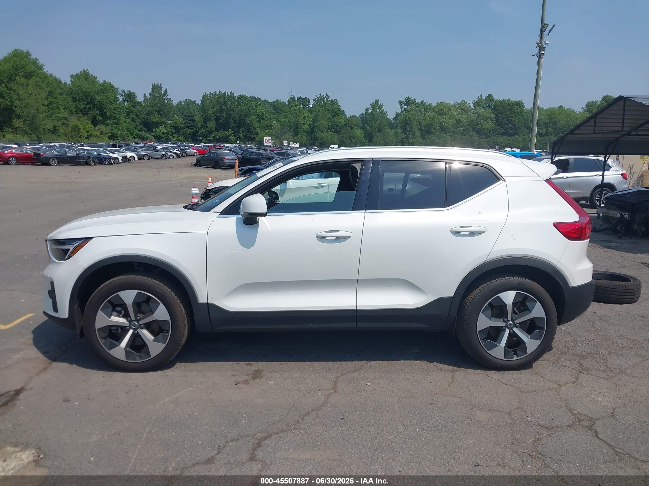 2025 VOLVO XC40 B5 CORE BRIGHT THEME