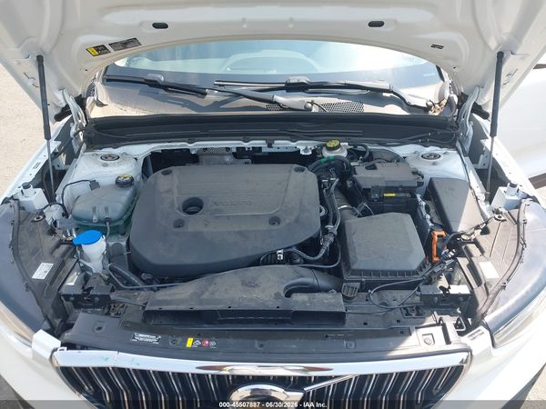 2025 VOLVO XC40 B5 CORE BRIGHT THEME