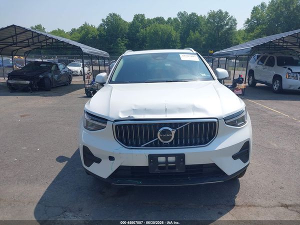2025 VOLVO XC40 B5 CORE BRIGHT THEME